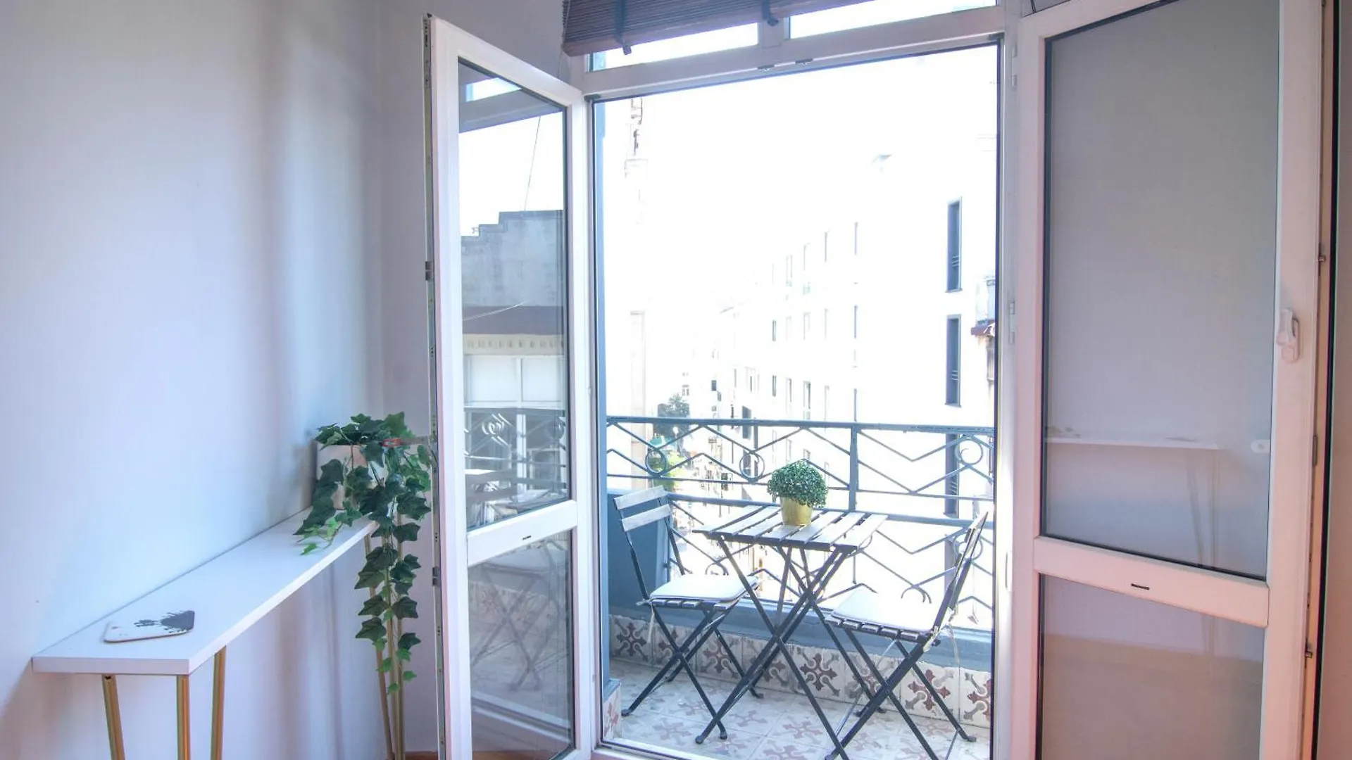 Central Osman Bey 2Bedr Apart With Balcony Istanbul Apartment