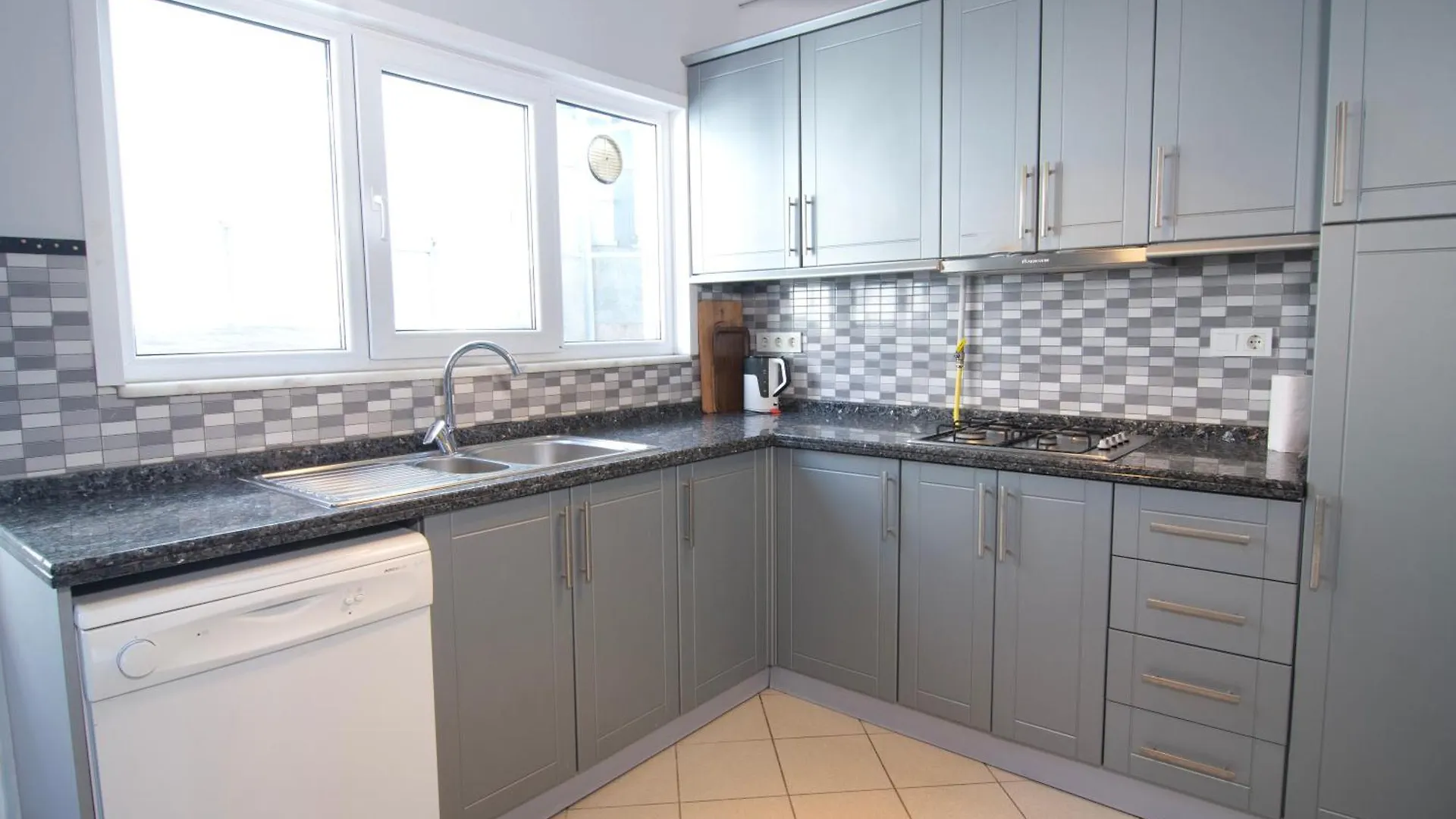 Central Osman Bey 2Bedr Apart With Balcony Istanbul Apartment